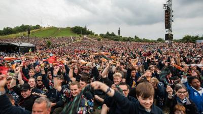 Spejder foran stort show